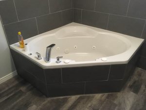 Ceramic Tile Corner Bath tub